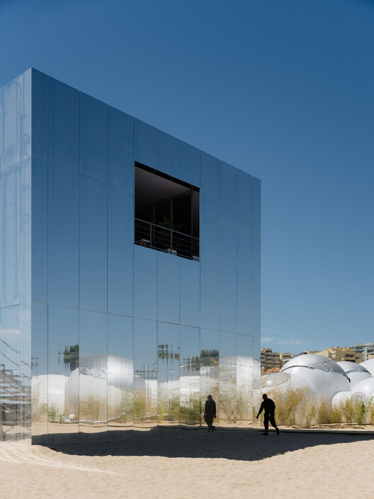 Инсталляция Olimpo Nômade / Langarita Navarro Arquitectos - Наружная фотография, окна, фасад