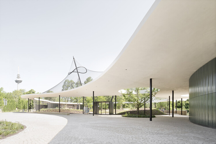 Центр Green Experience в Луизенпарке / Bez+Kock Architekten - Интерьерная фотография, Фасад