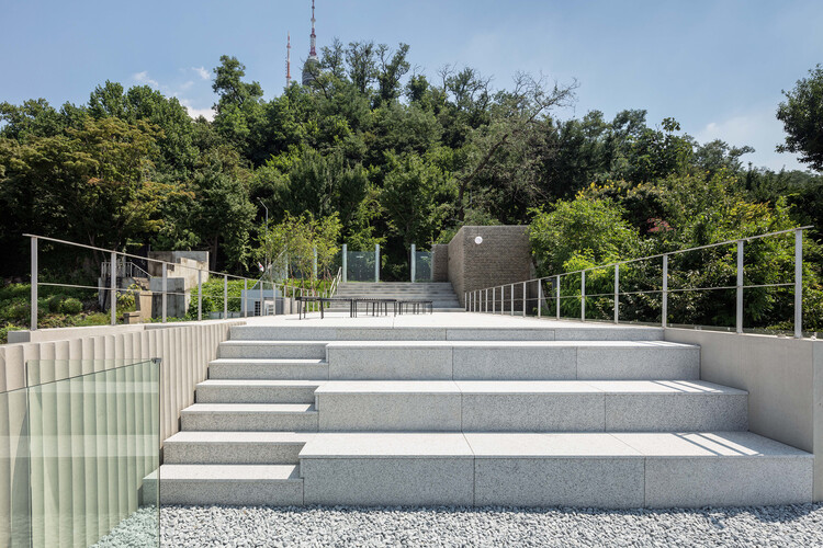 Comfort Seoul / Boundless - Наружная фотография, Лестницы, Перила, Сад