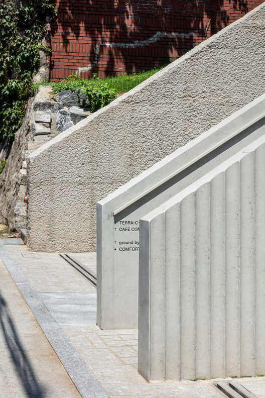 Comfort Seoul / Boundless - Наружная фотография, Фасад, Перила