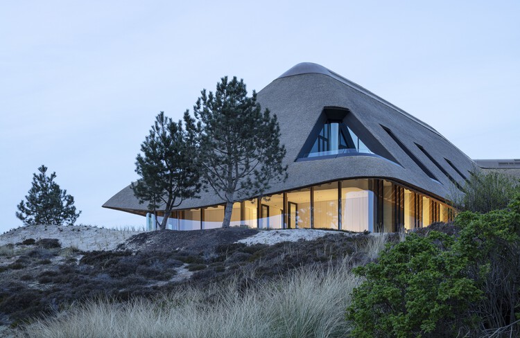 Lanserhof Sylt Health Resort / Ingenhoven Associates - Экстерьерная фотография, Окна, Лес