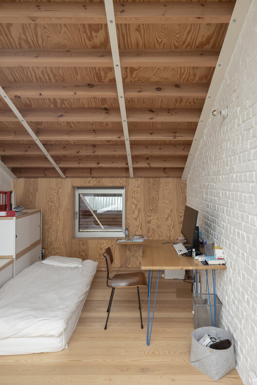 BRDN House Transformation / Bauclub - Интерьерная фотография, Стол, Балка, Окна