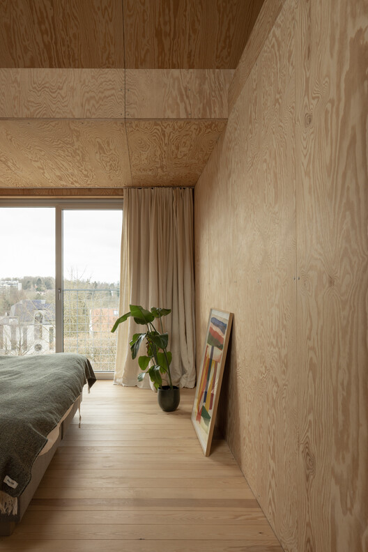 BRDN House Transformation / Bauclub - Интерьерная фотография, Спальня, Окна