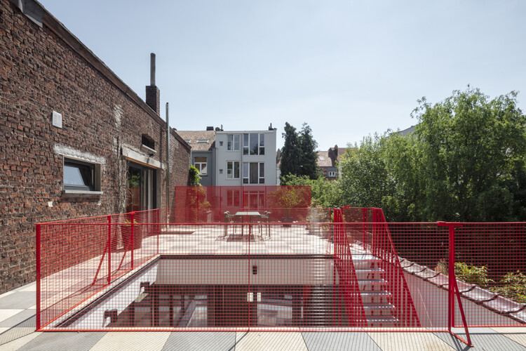 Strawen House / l'atelier Nomadic Architecture Studio + Devspace - Экстерьерная фотография, окна, фасад, перила