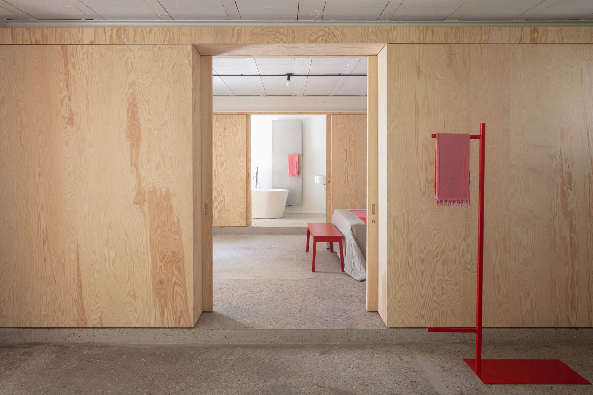 Strawen House / l'atelier Nomadic Architecture Studio + Devspace