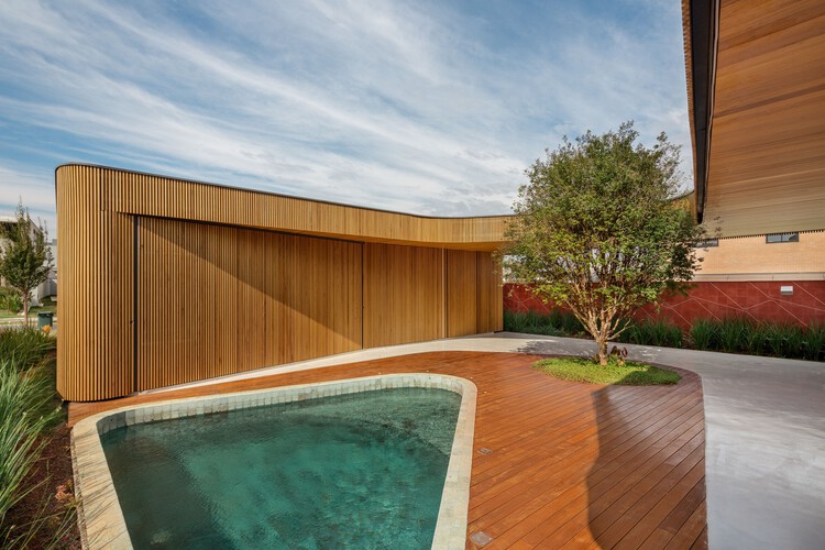 Mandacaru House / Arquitetura Nacional - Наружная фотография, Фасад, Сад