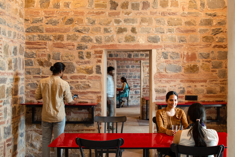   Red Fort Center / Design Factory India - Интерьерная фотография, Кирпич