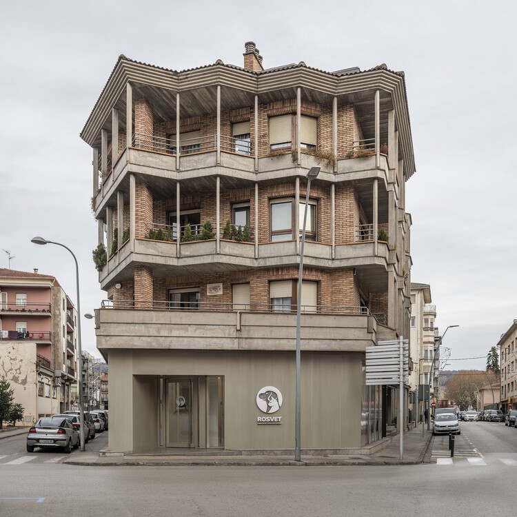 Ветеринарная клиника Россвет / VIDA Arquitectura - Экстерьерная фотосъемка, Окна, Фасад