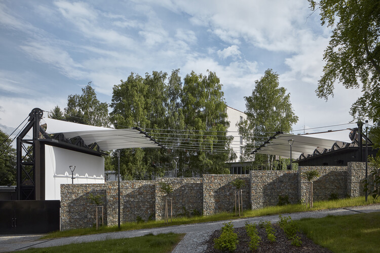 Кинотеатр под открытым небом Prachatice / Mimosa architects - Наружная фотография, Сад