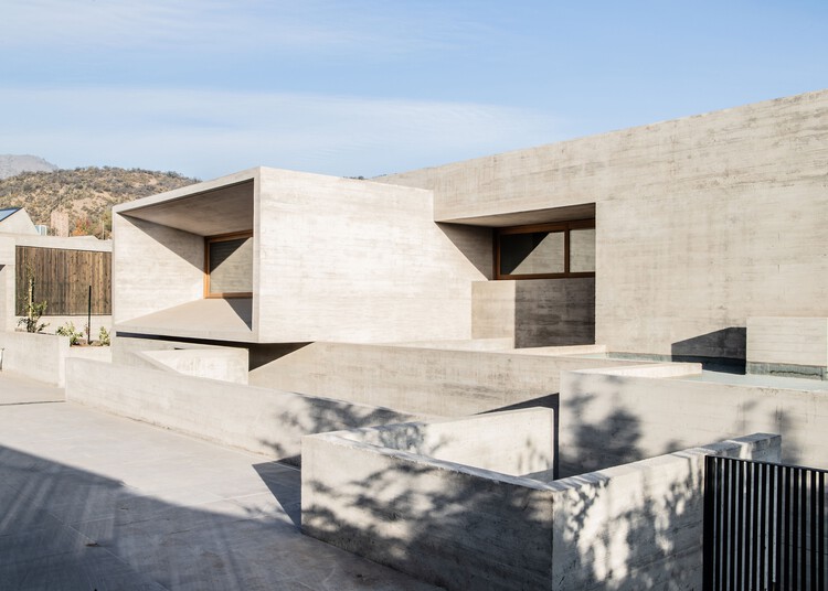 Casalema House / Gonzalo Mardones V Arquitectos - Наружная фотография, Фасад, Бетон
