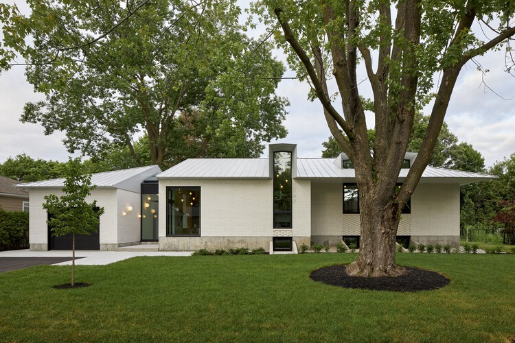 Range Life Home / RELM Builders + ПЛОТНОПЛОТ Архитектура - Фото экстерьера, Фасад, Окна