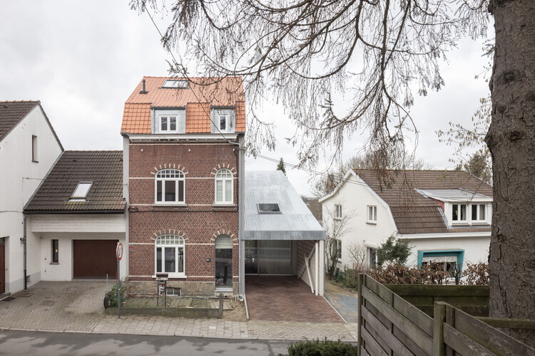 BRDN House Transformation / Bauclub - Экстерьерная фотография, окна