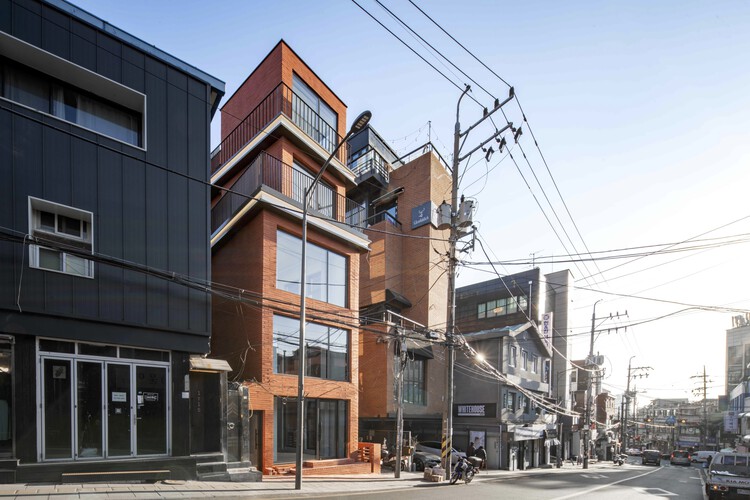 Здание На-бом / Donggarm Architecture, Inc. - Экстерьерная фотография, окна, фасад