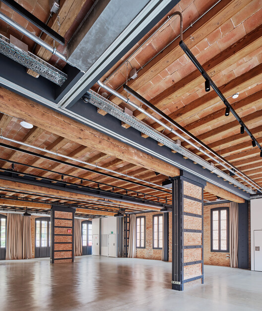 Офисы Фонда Бофилла / GCA Architects - Внутренняя фотография, окна, балка, фасад, колонна