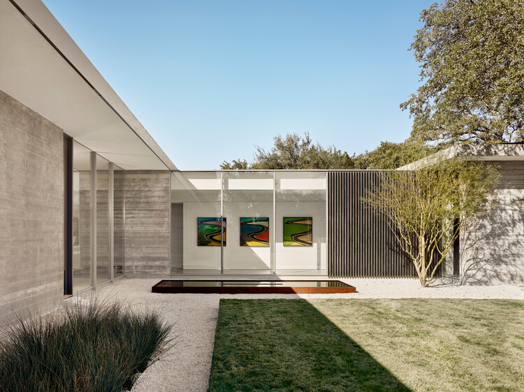 Cuernavaca Residence / Alterstudio Architecture - Наружная фотография, Фасад, Окна, Сад, Двор