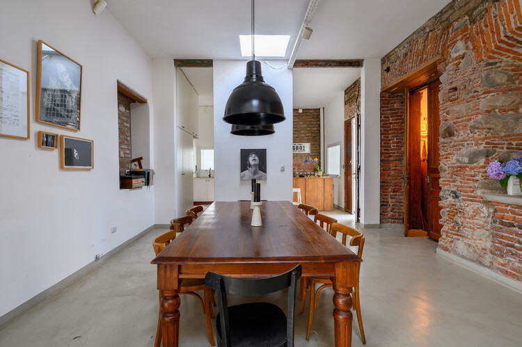 Documenta House / Estudio Palacios - Интерьерная фотография, Столовая, Стол, Освещение, Стул, Балка