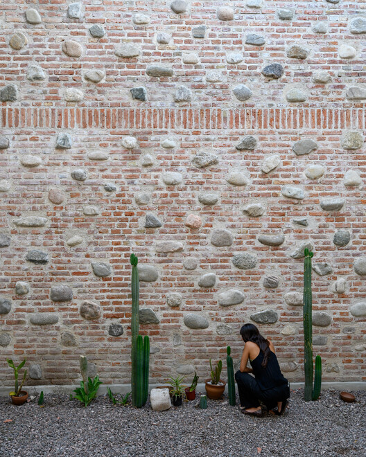 Documenta House / Estudio Palacios - Наружная фотография, Кирпич