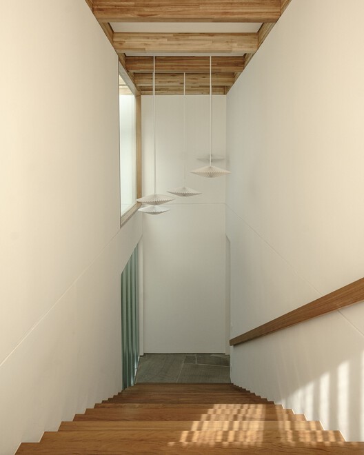 Lua House / Arquitetura Nacional - Интерьерная фотография, Дерево, Лестницы, Перила