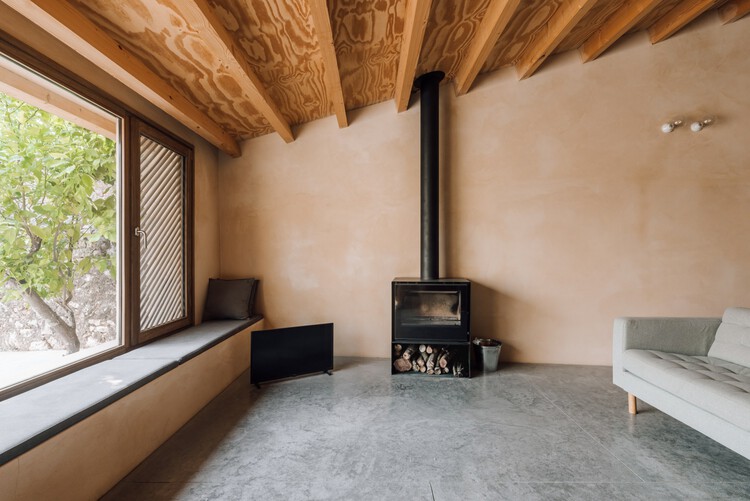 Quintal House / Miguel Marcelino - Интерьерная фотография, Спальня, Окна, Балка