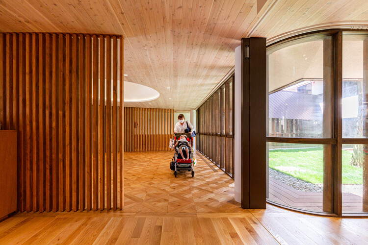 SLP Center Arc Nursery / HIBINOSEKKEI + FUKUSHIKEN - Интерьерная фотография, окна