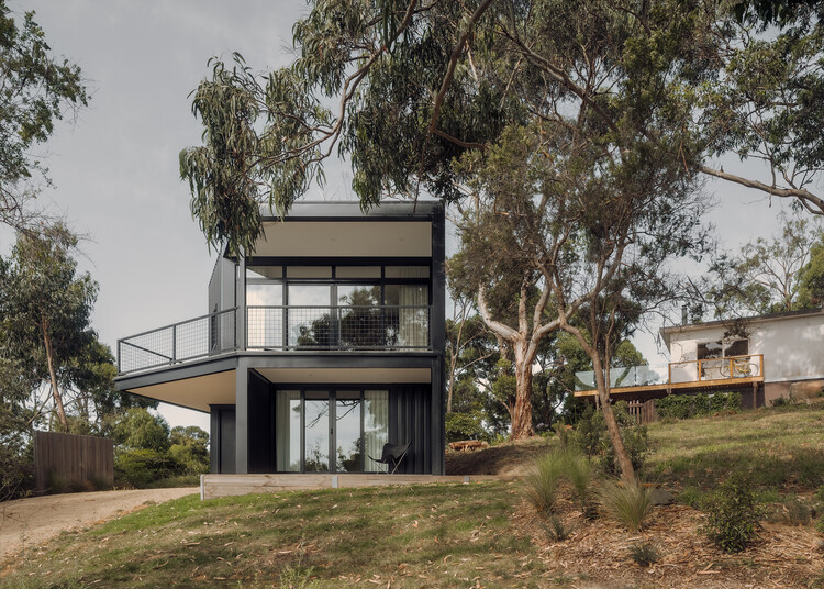 AO.30 Kennett River House / MGAO - Экстерьерная фотография, окна