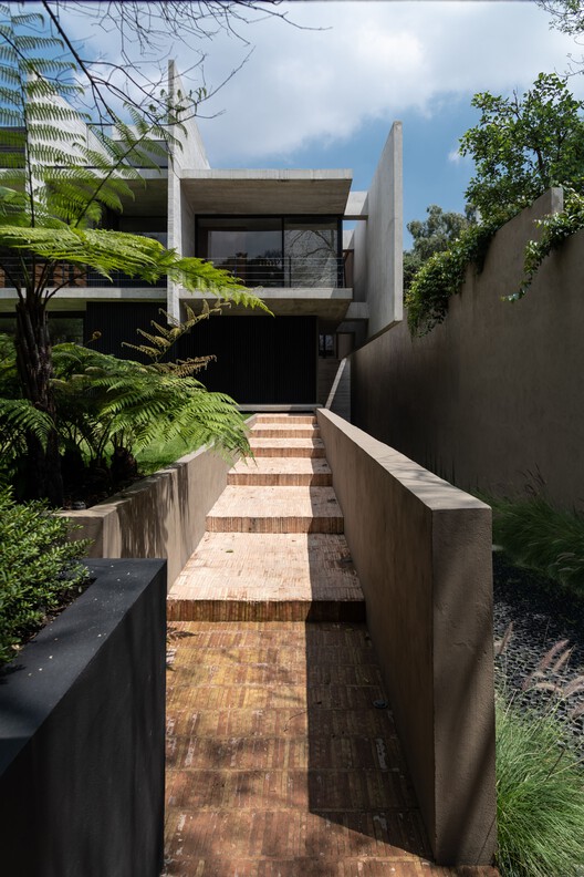 Casa Patios / Ricardo Yslas Gámez Arquitectos - Экстерьерная фотография, Сад