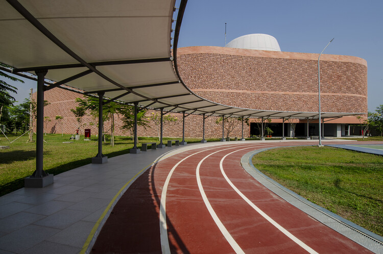 Binus Edupark Semarang / Denton Corker Marshall - Экстерьерная фотография