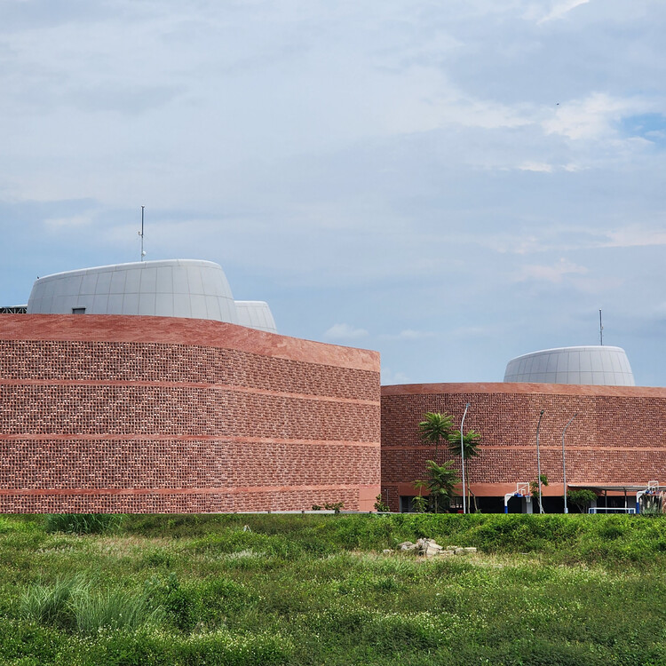 Binus Edupark Semarang / Denton Corker Marshall - Экстерьерная фотография, Кирпич