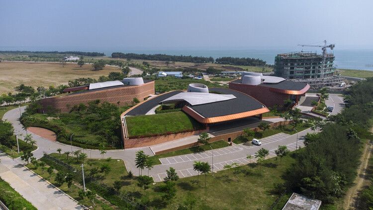Binus Edupark Semarang / Denton Corker Marshall - Экстерьерная фотография