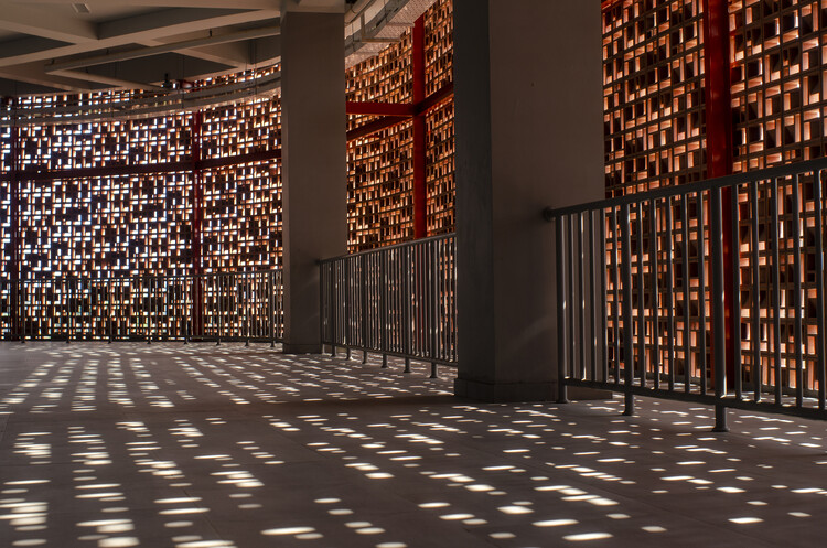 Binus Edupark Semarang / Denton Corker Marshall - Интерьерная фотография, Луч