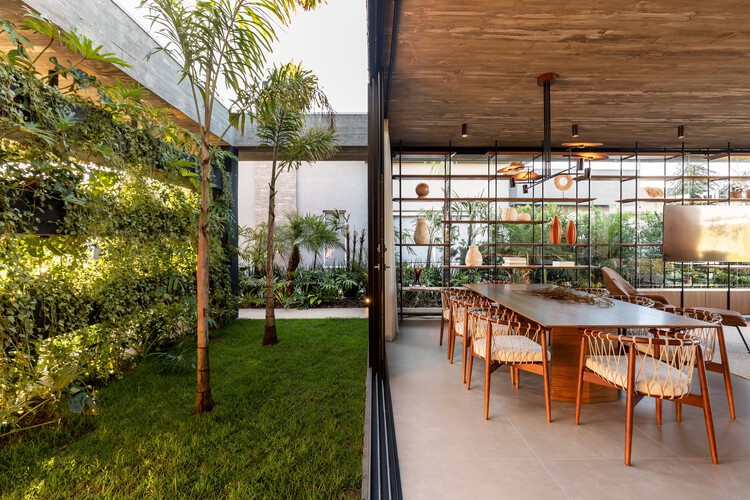 Plano House / Studio Bloco - Экстерьерная фотография, Стол, Стул