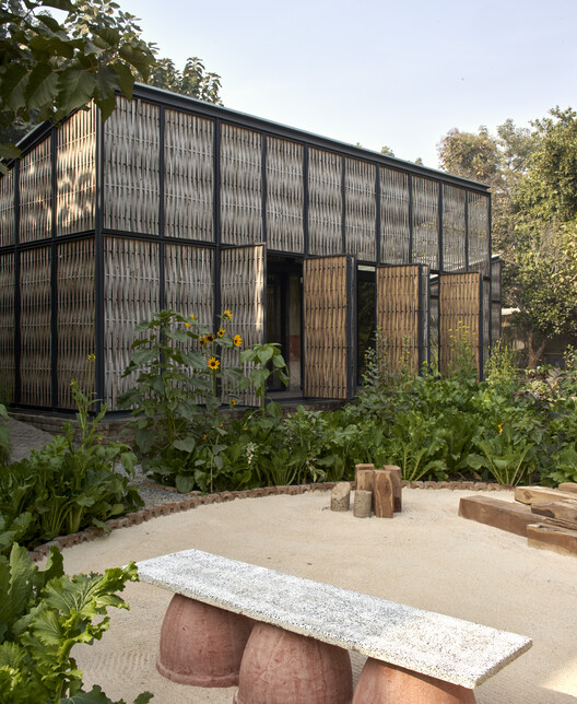 Artist Residency Farm8 / Studio Array - Экстерьерная фотография, Кирпич, Сад, Двор