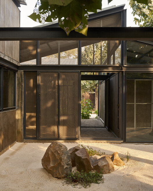 Artist Residency Farm8 / Studio Array - Интерьерная фотография, Дверь, Окна, Фасад
