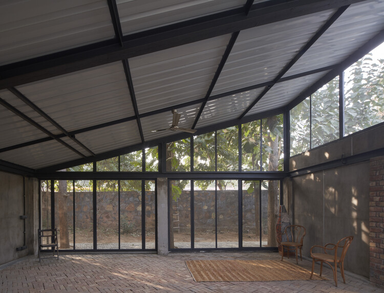 Artist Residency Farm8 / Studio Array - Интерьерная фотография, Окна, Балка