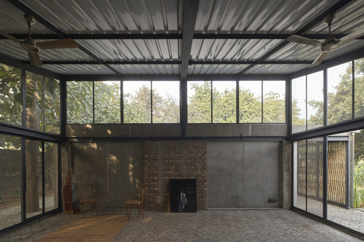 Artist Residency Farm8 / Studio Array - Интерьерная фотография, Окна, Балка, Фасад, Перила