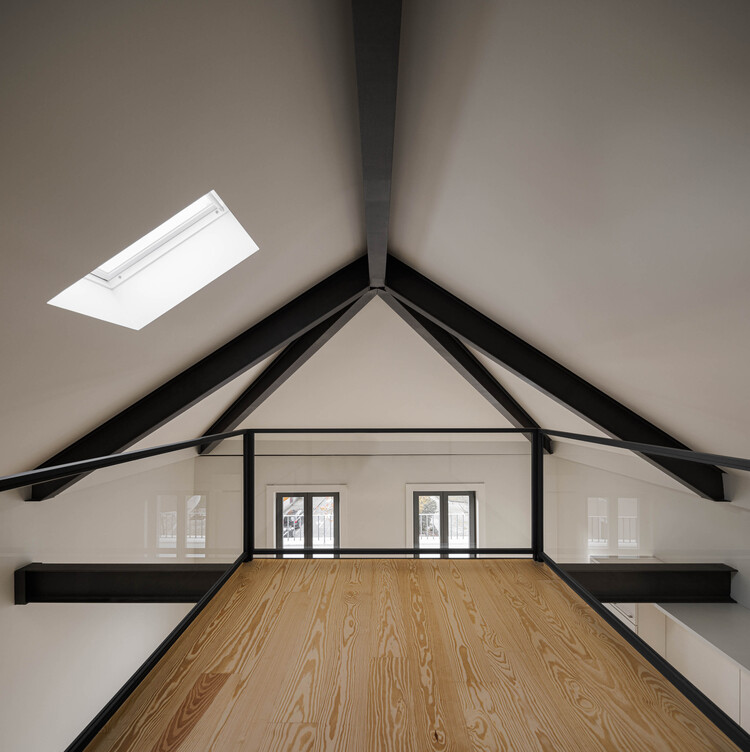 Здание Marlim D. João IV / Atelier d'Arquitectura Lopes da Costa - Интерьерная фотография, окна
