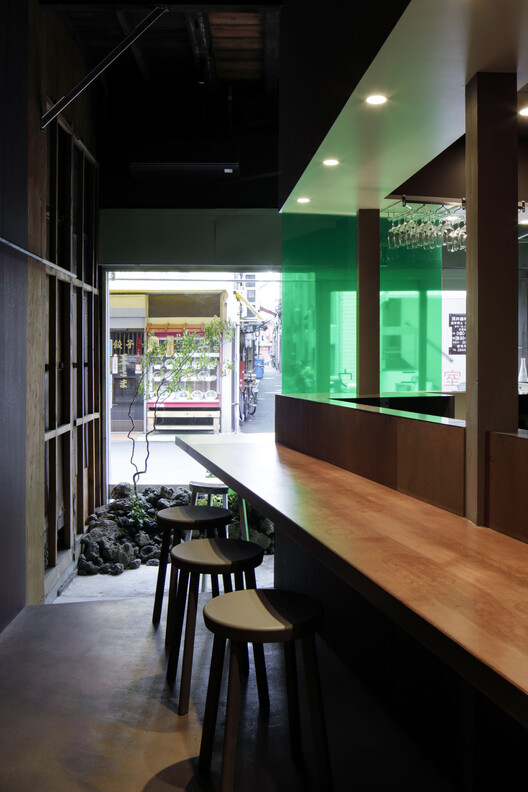 Tearoom Nigo / G architects studio - Интерьерная фотография, Стол, Окна