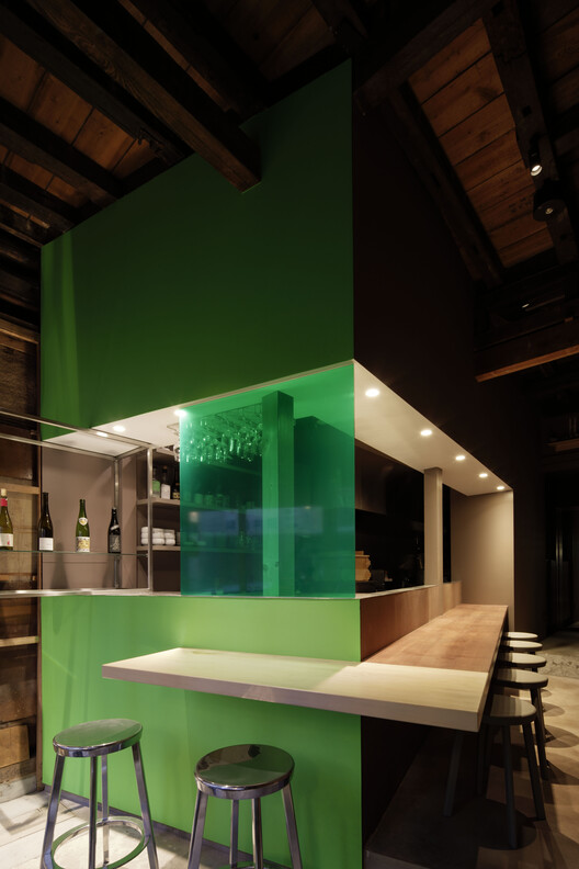 Tearoom Nigo / G architects studio - Интерьерная фотография, Стол, Балка