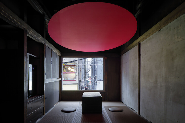 Чайная Nigo / G architects studio - Интерьерная фотография, Стол, Окна, Стул