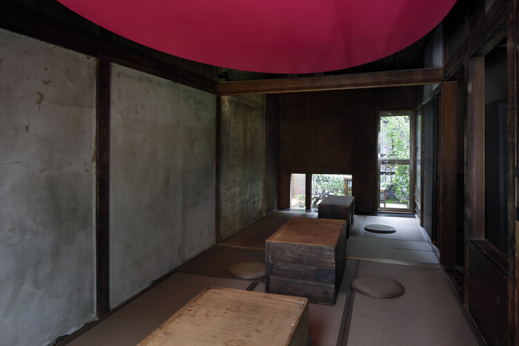 Tearoom Nigo / G architects studio - Интерьерная фотография, Окна, Стол, Стул