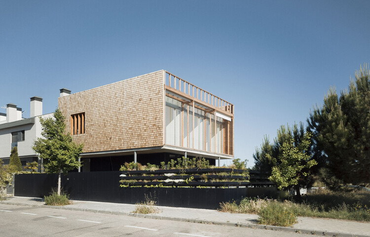 Дом Эрнандеса / Langarita Navarro Arquitectos - Экстерьерная фотография, окна, фасад