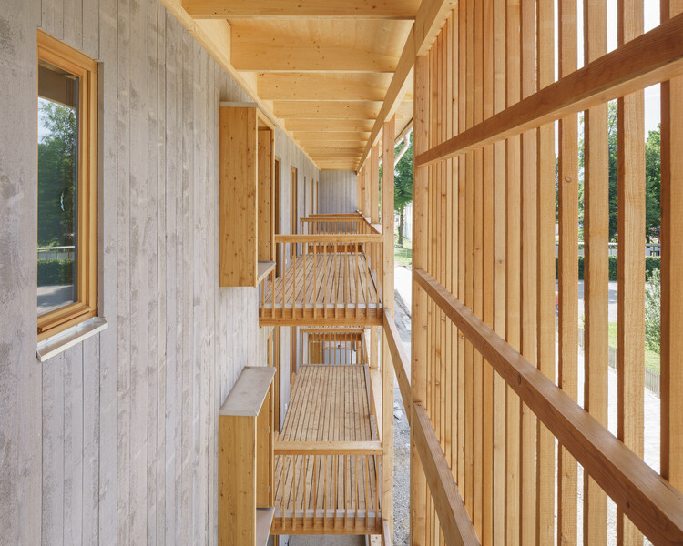 Жилье в Бад-Айблинге / Florian Nagler Architekten - Интерьерная фотография, окна, балка