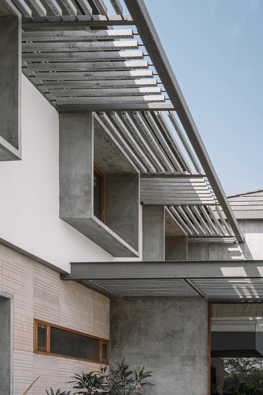 Abhikram House / Khosla Associates - Наружная фотография, окна, фасад