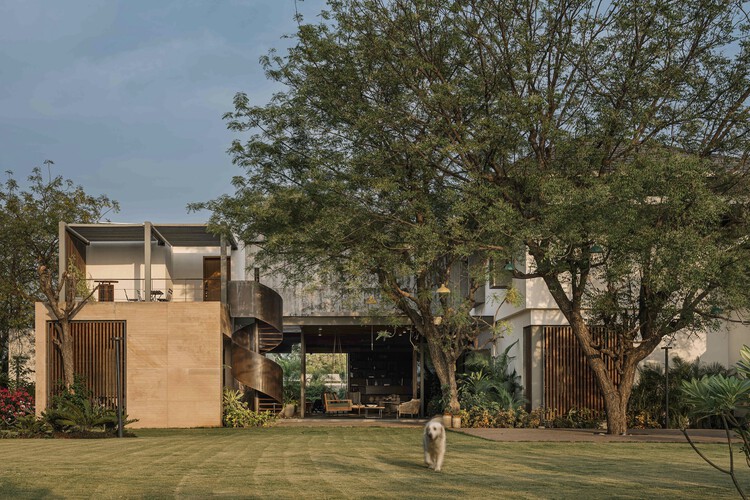 Abhikram House / Khosla Associates - Экстерьерная фотография, окна