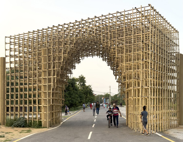 Северо-восточные памятные ворота / atArchitecture - Наружная фотография, Арка