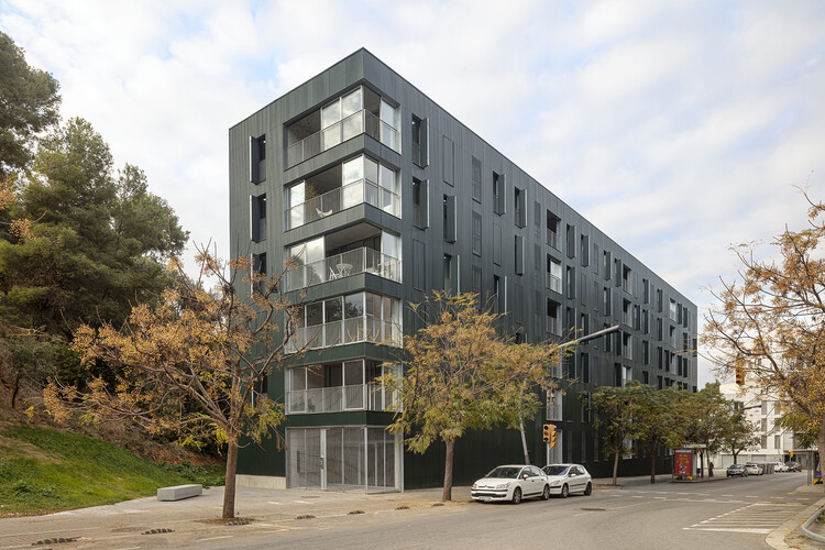 Baró Tower Housing / DATAAE + Narch + Maira Arquitectes - Экстерьерная фотография, окна, фасад