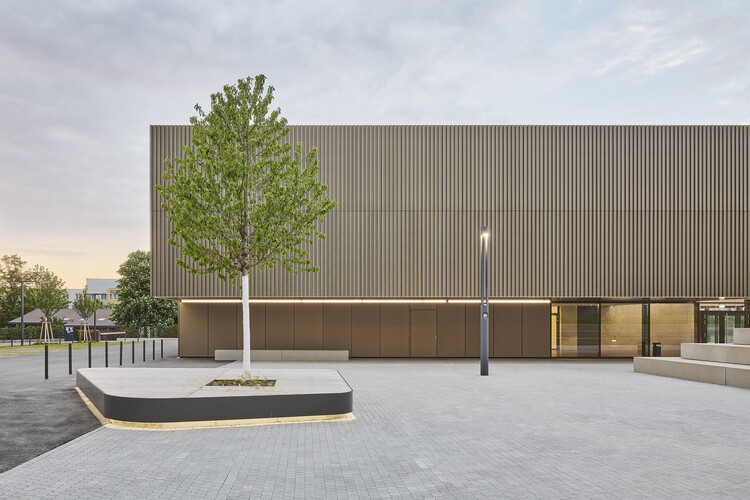 Спортивный зал в den Breitwiesen / THOMA. КЛАСТЬ. БЮХЛЕР. Architekten - Экстерьерная фотография, Фасад