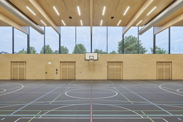 Спортивный зал в den Breitwiesen / THOMA. КЛАСТЬ. БЮХЛЕР. Architekten - Интерьерная фотография, Дерево