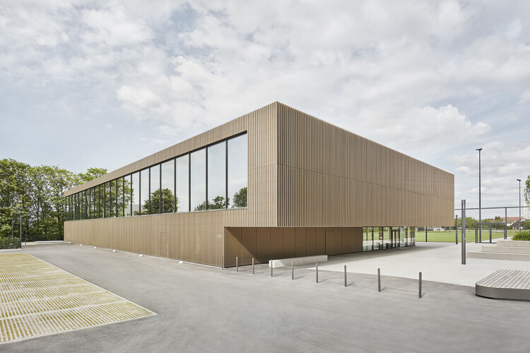 Спортивный зал в den Breitwiesen / THOMA. КЛАСТЬ. БЮХЛЕР. Architekten - Экстерьерная фотография, Фасад