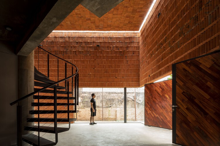 Дом 9X9 / Oficina de arquitectura X - Интерьерная фотография, Фасад, Балка